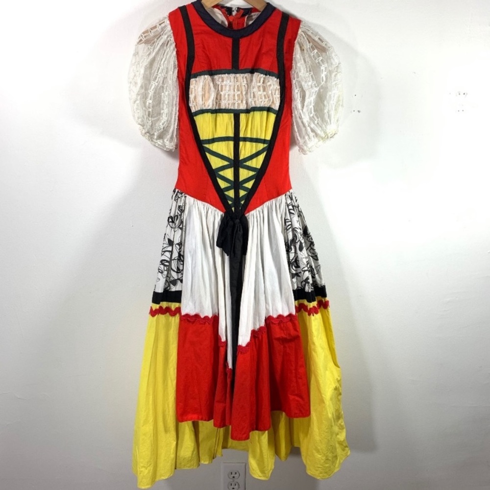 Vtg 1950s princess cut eyelet lace folk dress